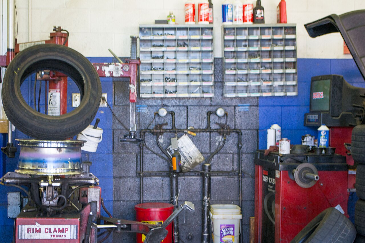 Tire-changing equipment, a mounted tire and organized workshop supplies